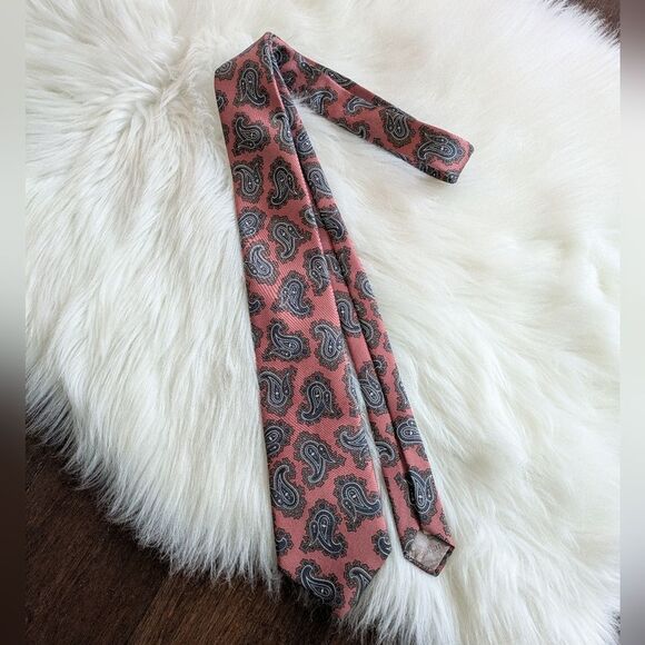Vintage Christian Dior 100% Silk Men's Paisley Tie Necktie Made In USA - Picture 1 of 6